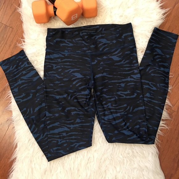 Fabletics Salar Leggings twilight tiger print XS - Picture 6 of 7